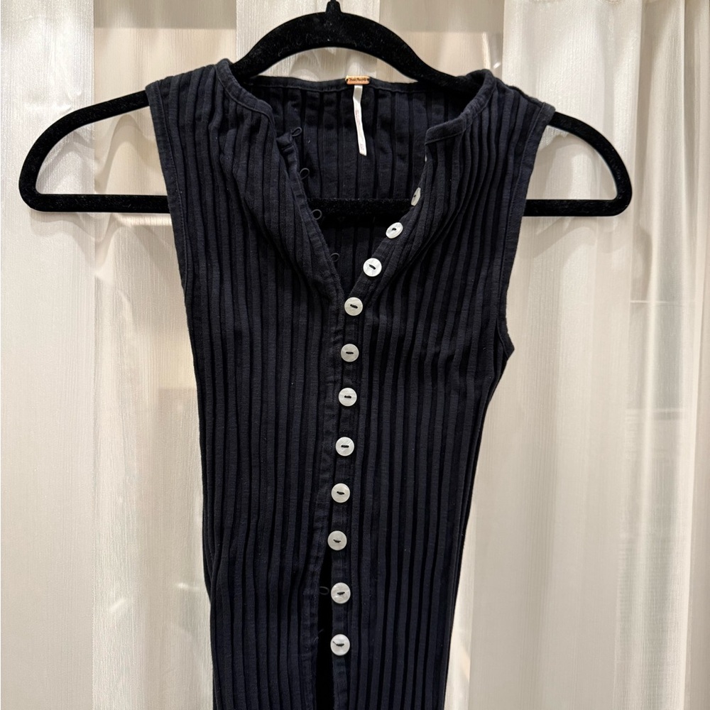Free people Black tank top Sleeveless Button-Up Top
